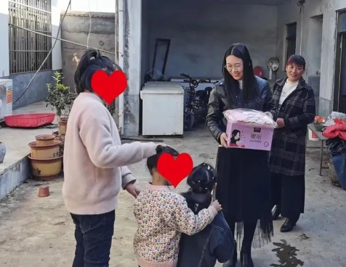 龍立電子攜手孤困兒童志愿團愛心暖冬走訪慰問(圖1)